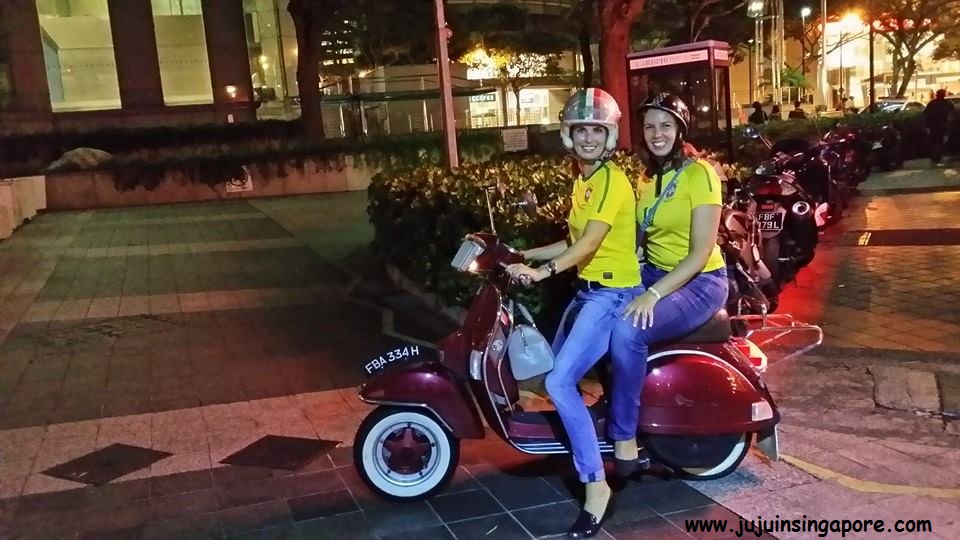 Andando de moto pela cidade com minha amiga Naissa