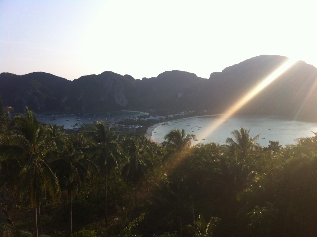 Pôr do Sol em no topo do view point na Ilha de Phi Phi