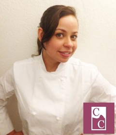 Ivandra e o logo da Carioca Cakes