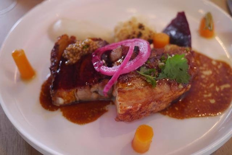 Confit de porco com legumes