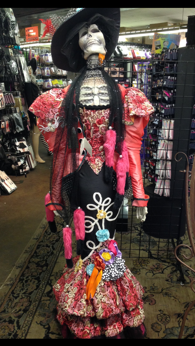 Loja de Fantasias de Halloween. Algumas, como esta da foto, chegam a custar mais de US$ 1200,00!