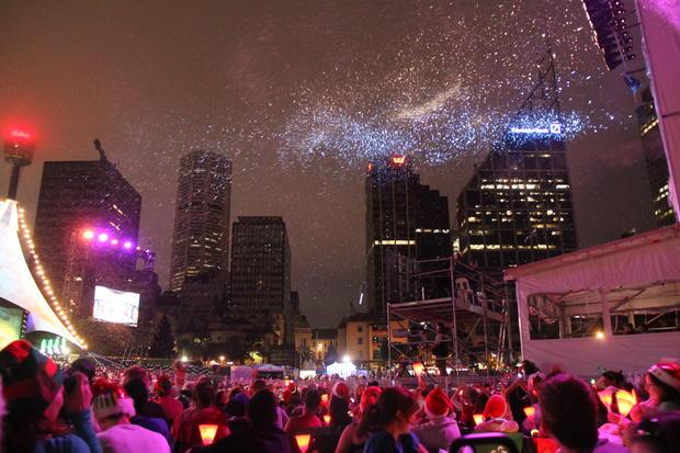 Neve artificial e fotos de artifício no final do show de natal!