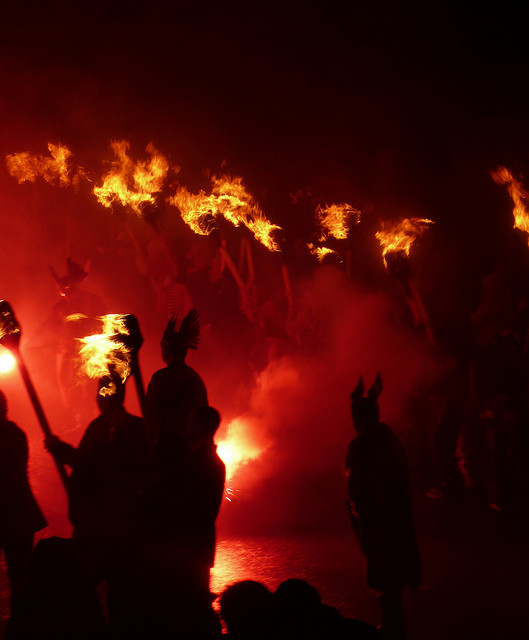 Up Helly Aa. Crédito: CaptainOates - https://www.flickr.com/photos/islandsofthemind/4310989531/in/photostream/ (CC BY-NC 2.0)
