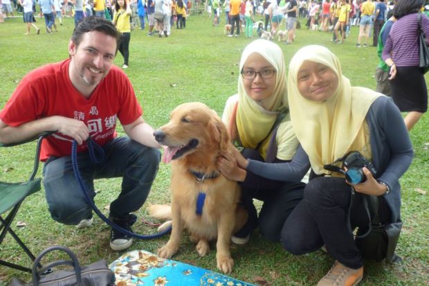 Foto do Evento I want to touch a dog. Fonte:freemalaysiatoday.com
