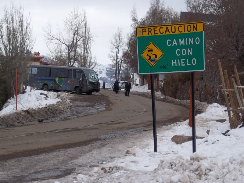 Curvas de Camino a Farellones. Foto by Dario Alpern
