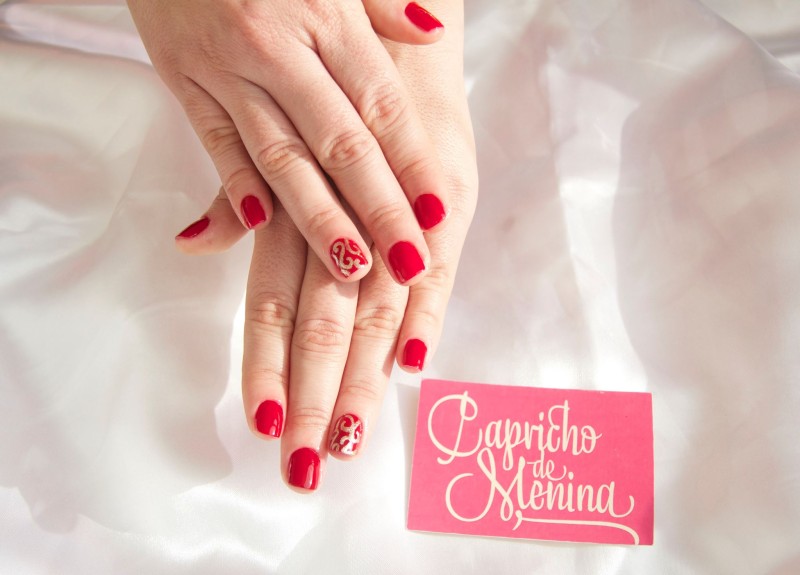 Manicure com detalhes