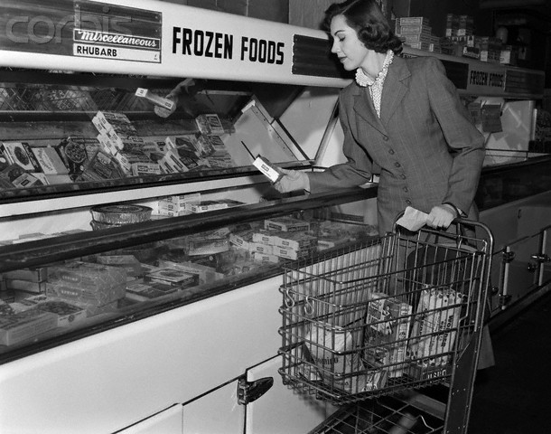 A enorme oferta de comidas industrialmente processadas e congeladas toma conta das prateleiras dos mercados americanos. Foto: spiritunfolding.wordpress.com