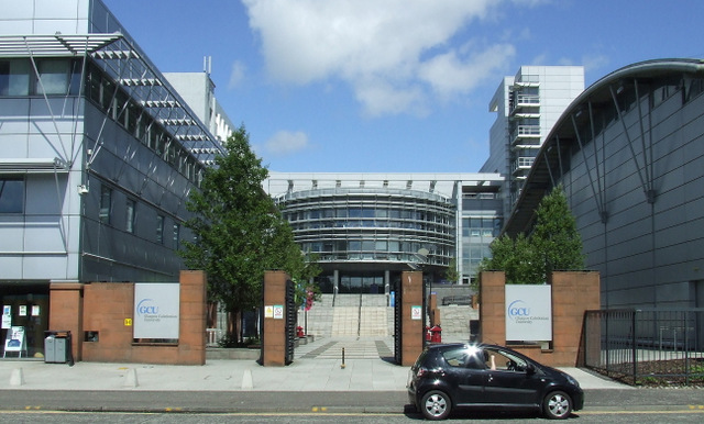 Glasgow Caledonian University (crédito: Thomas Nugent - http://www.geograph.org.uk/photo/3604308 - CC BY-SA 2.0)