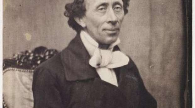 H.C. Andersen na pose típica de 3/4. Foto: Wikimedia Commons