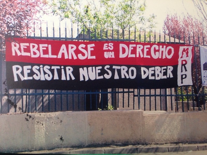 Cartaz incitando à rebelião, colocado pelo Movimiento Rebelde Pascualino