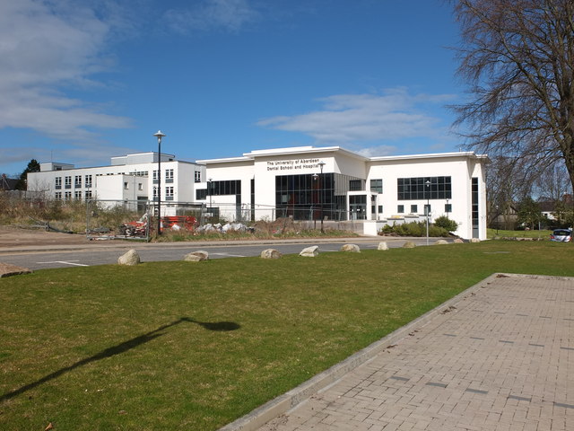 Aberdeen Dental School (crédito: Bill Harrison - http://www.geograph.org.uk/photo/3444060 - CC BY-SA 2.0)