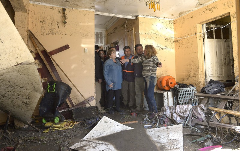 Bachelet visitando áreas afetadas pelo terremoto no norte Foto: Gobierno de Chile/ Fotos Públicas (2015)