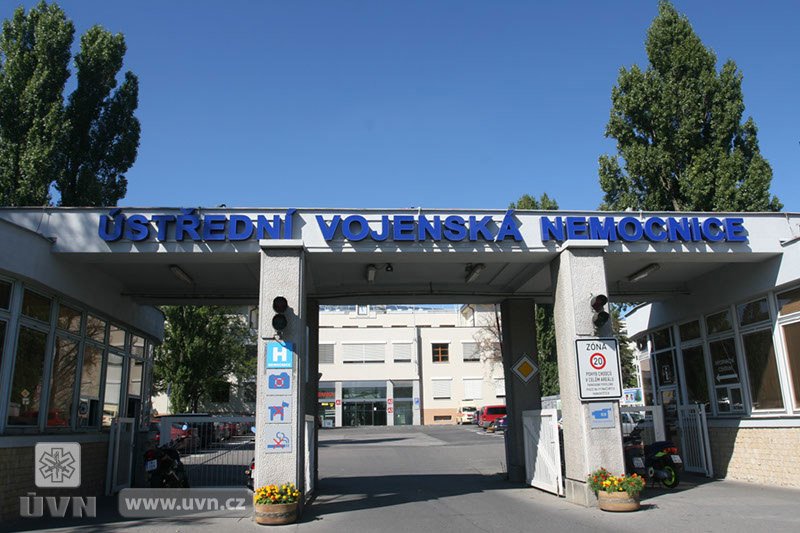 Entrada do Hospital Militar de Praga (Foto: Site oficial do Hospital)