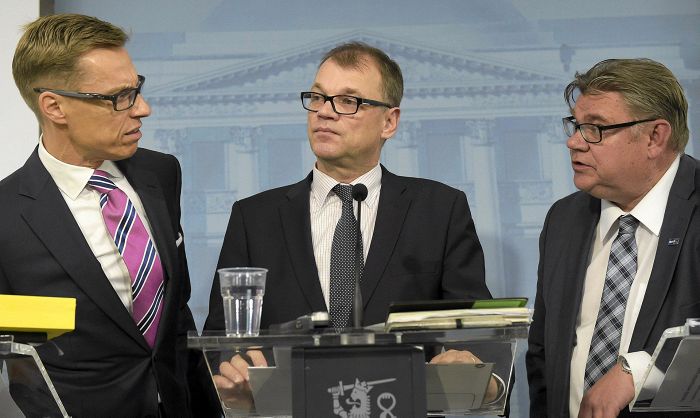 Ministro das Finanças Alexander Stubb (à esquerda), Primeiro Ministro Juha Sipilä (centro) e Timo Soini (Ministro das Relações Exteriores) Foto: Vesa Moilanen/Lehtikuva
