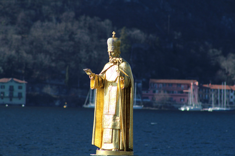 Estatua de São Nicolau, Lecco - Itália https://pixabay.com - por Stefano Ferrario