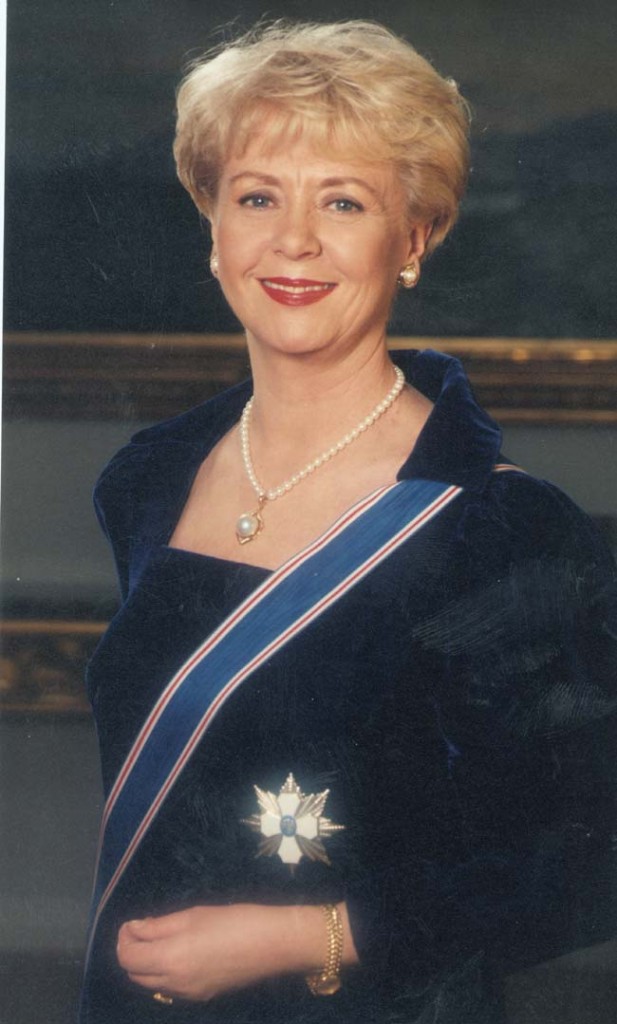 Vigdís Finnbogadóttir, a primeira mulher a ser eleita chefe de Estado por voto direto no mundo.