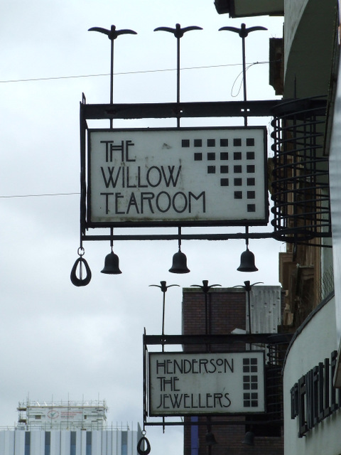 Placa da Willow Tearoom, no estilo de Mackintosh (crédito: Thomas Nugent - http://www.geograph.org.uk/photo/2909528 - CC BY-SA 2.0)