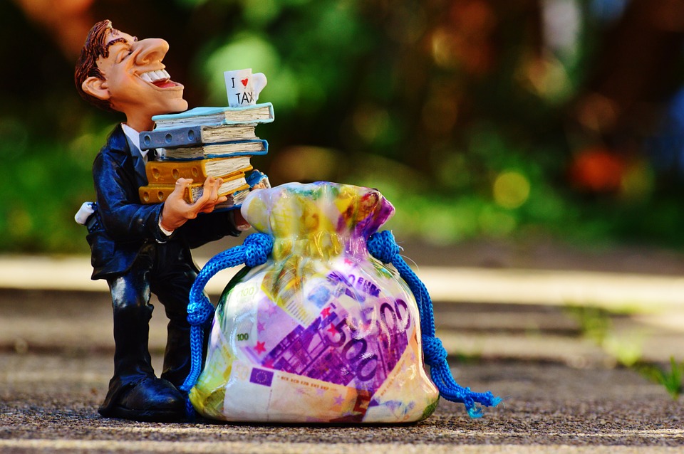 Fonte: pixabay.com. Afinal advogados e muitas taxas pra pagar são os melhores amigos de um bom divórcio litigioso