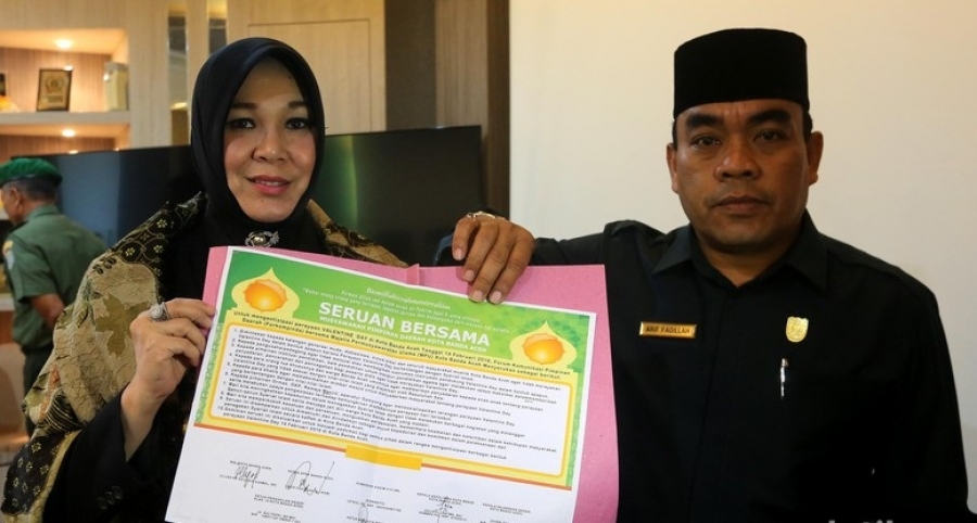 A prefeita de Banda Aceh, Illiza Sa’aduddin Djamal, que baniu o Valentine's Day por considerá-lo "impróprio" para os muçulmanos.
