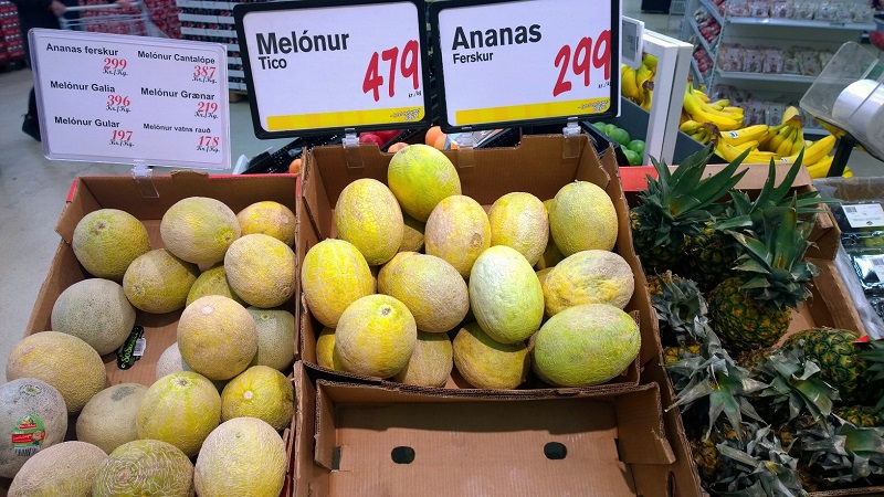 Frutas tropicais são um pouco mais cara que a tradicional maçã, por exemplo.