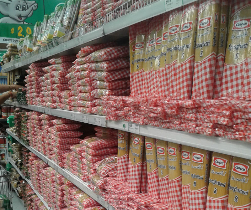 Supermercado geralmente é a opção mais prática e mais cara.