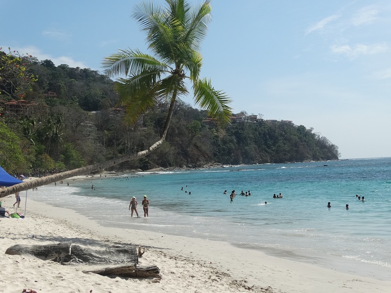 Praia Blanca e sua água cristalina no lado do Pacífico