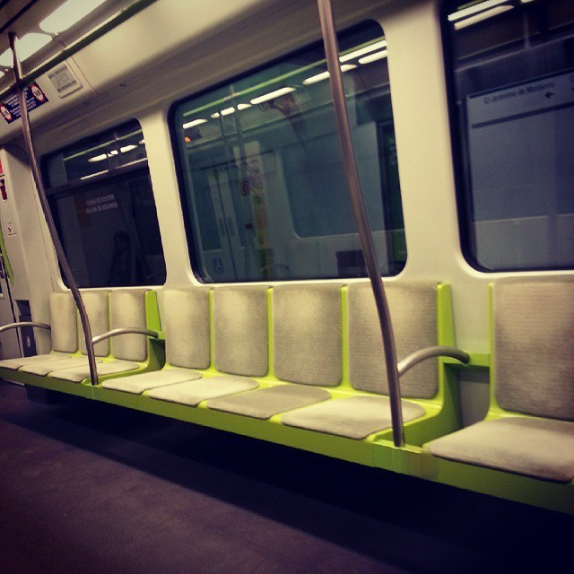 Metrô de Valência vazio no final da manhã