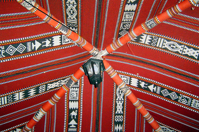 Teto da tenda tradicional chamada de Majilis