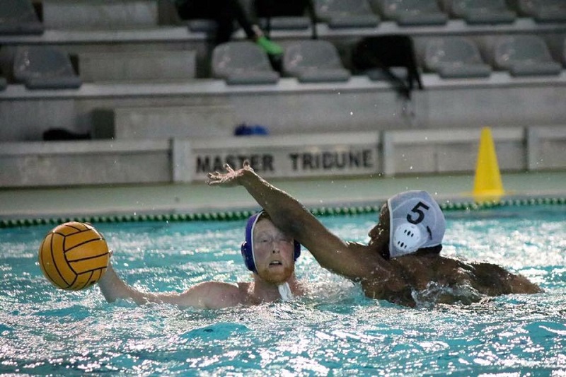 Georg Leite jogando polo aquático. Foto Andrea Þórey Hjatadóttir.