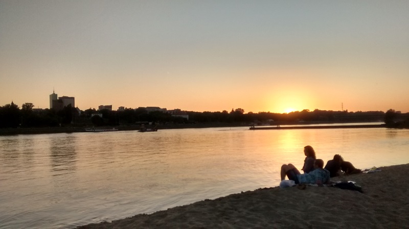 Pôr-do-sol às margens do Rio Vístula
