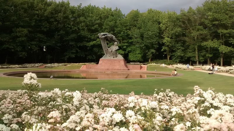 Estátua de Chopin no parque Łażenki