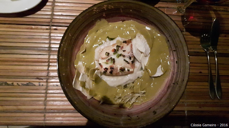 Prato em restaurante internacional em São Tomé