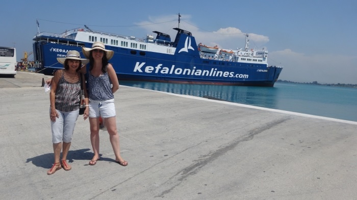 Eu e mãe no porto indo para Kefalonia