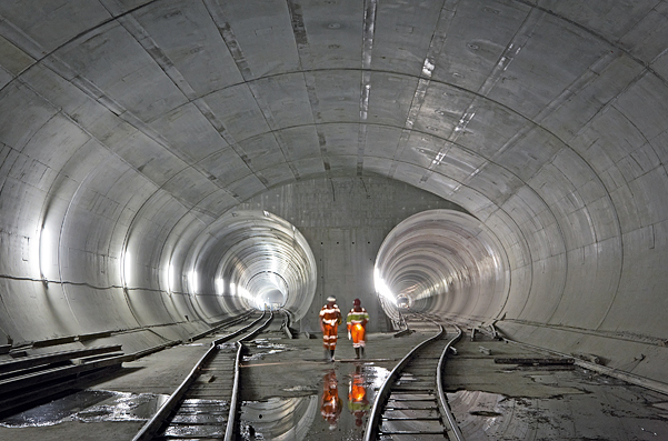 Túnel Gottardo por theloadstar.co
