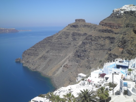 Santorini é cenário de casamento para casais do mundo todo
