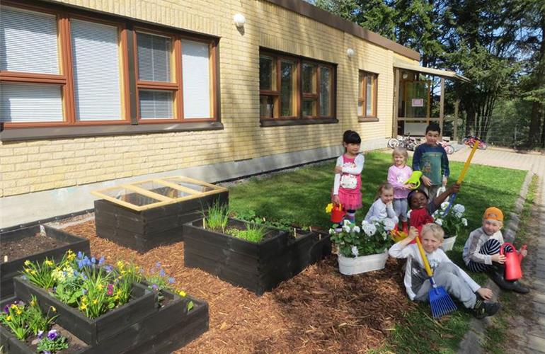 Creche da cidade de Vantaa, onde as crianças aprendem a plantar e a cuidar do jardim. Foto: vantaa.fi