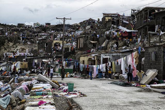 Uma das fotos que mais me impressionou, da cidade de Jeremie. Crédito: Logan Abassi