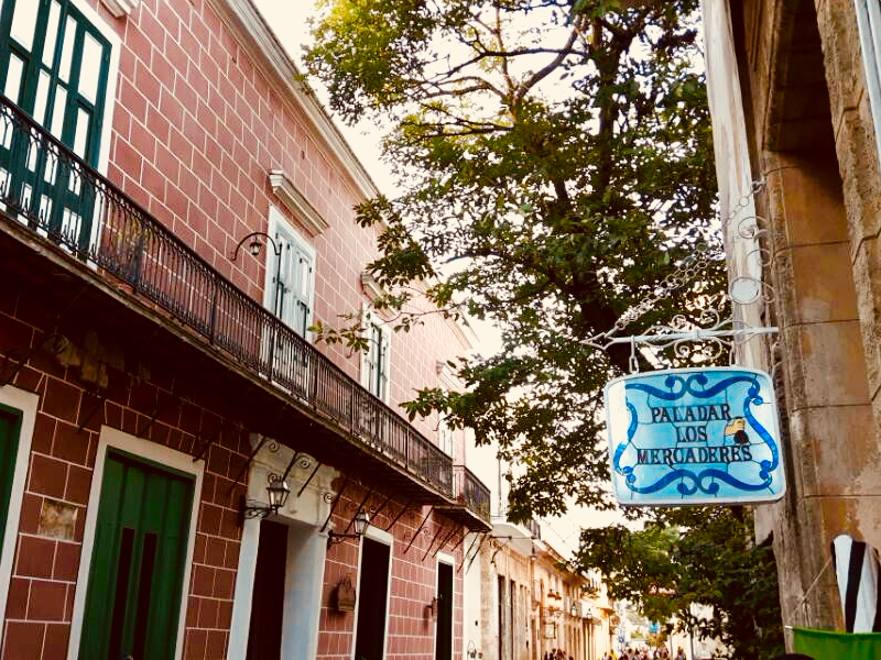 Restaurante com referência da novela brasileira possuindo paladar no nome