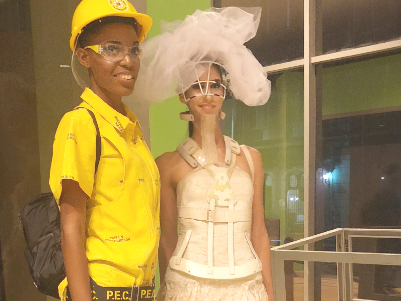 Desfile de moda - fashion Clandestina, no Museu de Bellas Artes.