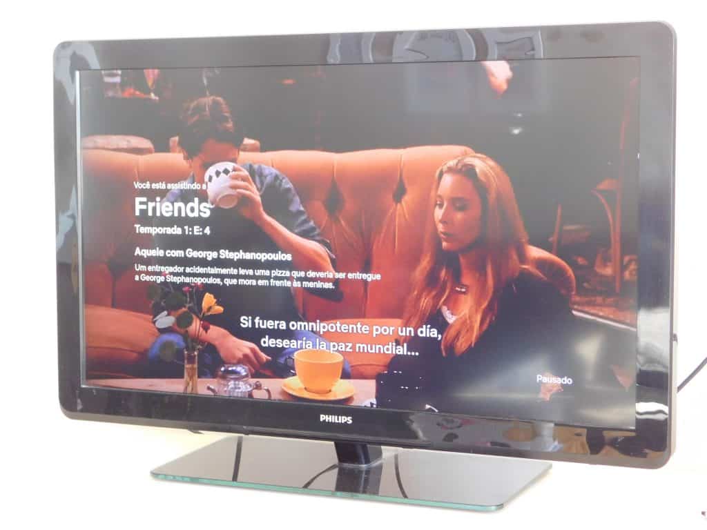 A televisão na Argentina Foto: Acervo Pessoal | Vendo Friends no Netflix