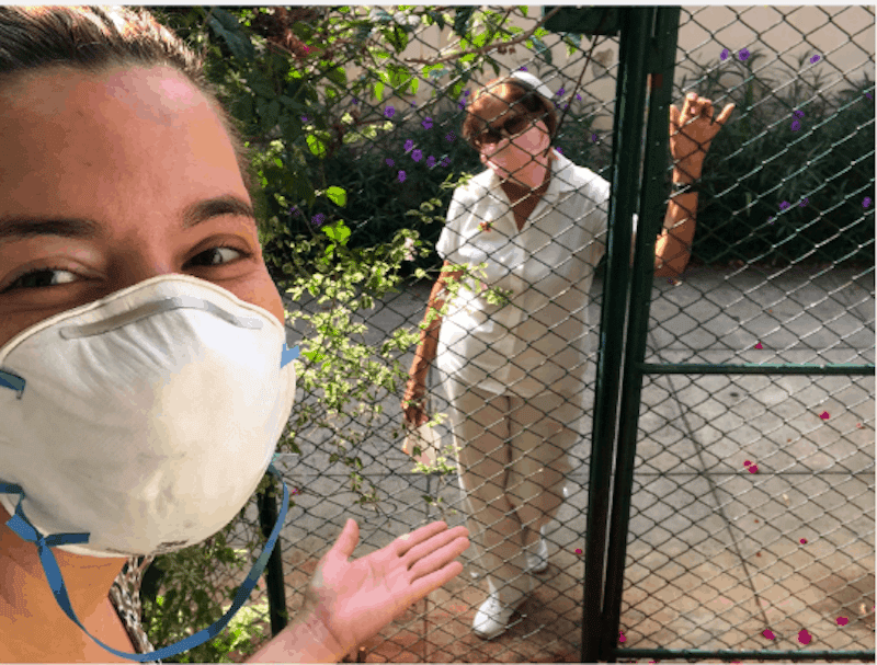 Visita médica diária na porta de nossa casa em Havana