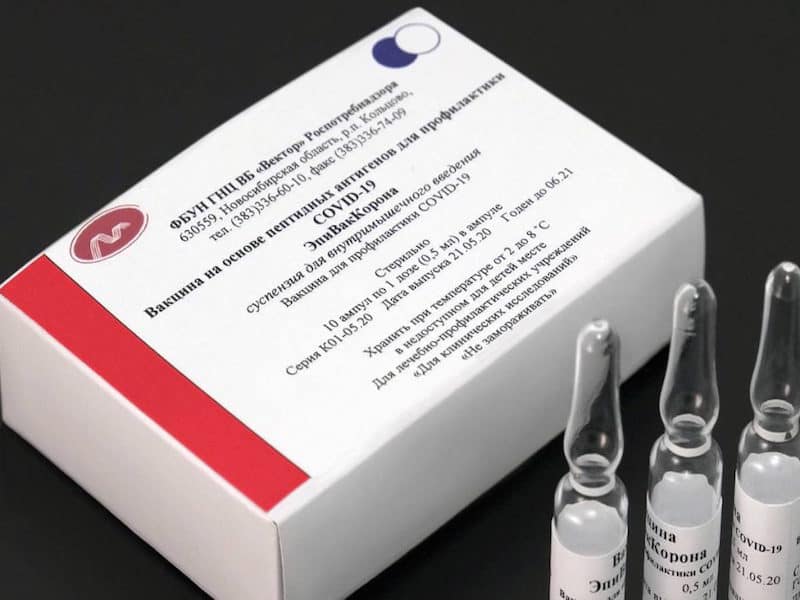Ampolas com EpiVakKoron desenvolvida pelo Vector State Research Center de Virologia e Biotecnologia do Serviço Federal Russo de Vigilância em Proteção dos Direitos do Consumidor e Bem-estar Humano (Rospotrebnadzor). Fonte: Rospotrebnadzor Press Office