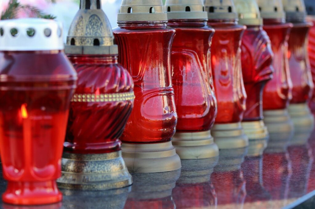 Dia de Finados. Velas, chamadas de znicze em polonêsImage by Goran Horvat from Pixabay